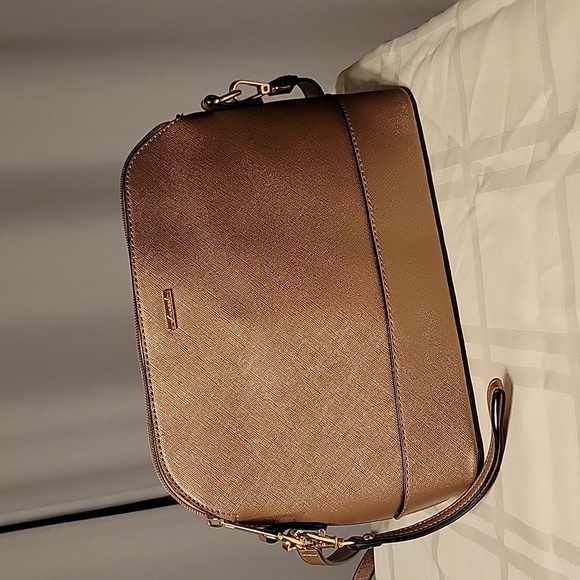 Lovevook Crossbody NWOT Bronze - Picture 1 of 5